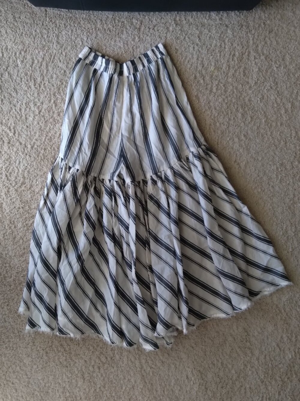 Generation Flo White and Gray Striped Wide Leg Flowy Ruffle Pants Womens Size 8